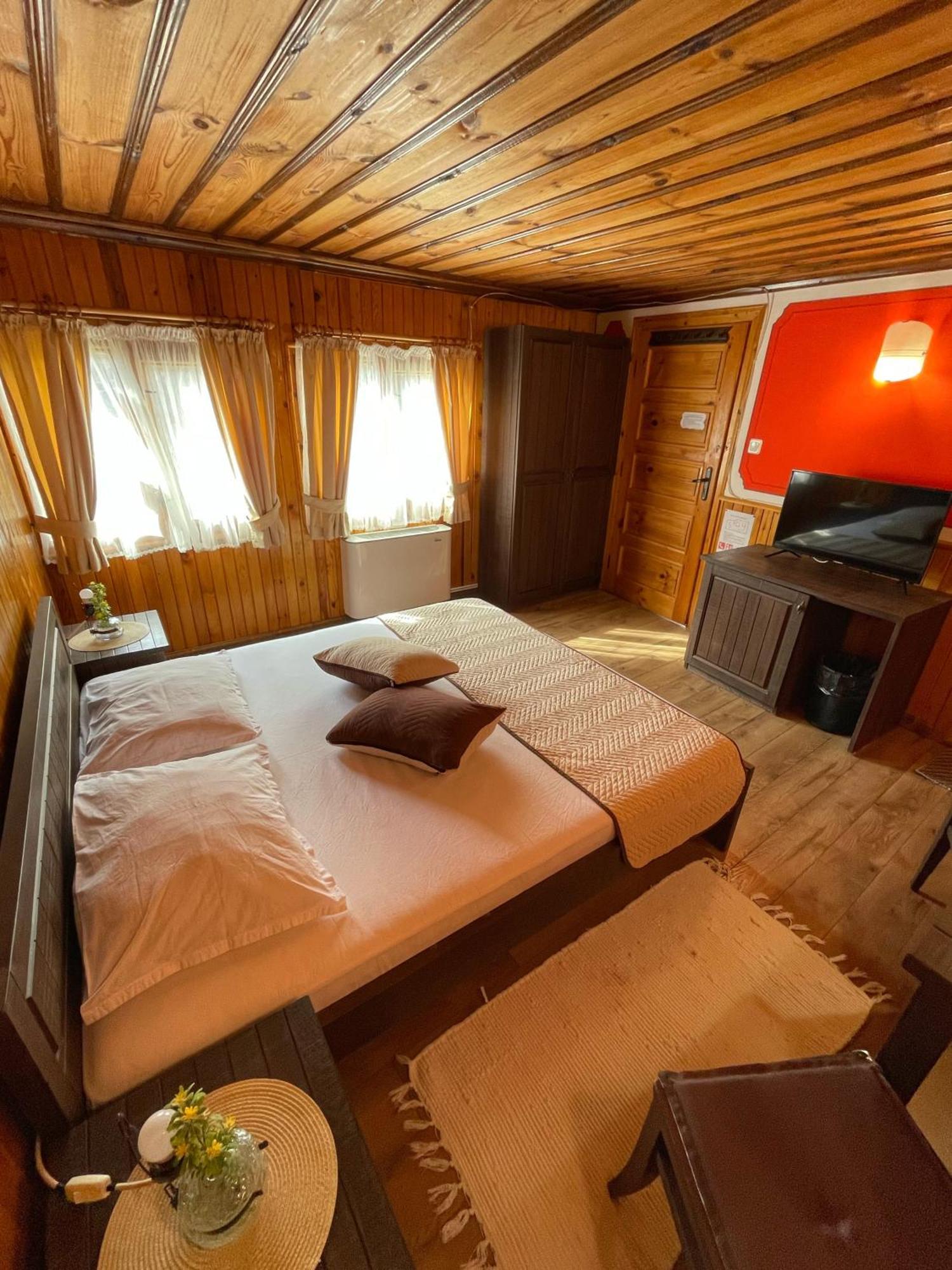 Guest Rooms Colorit Koprivştitsa Dış mekan fotoğraf