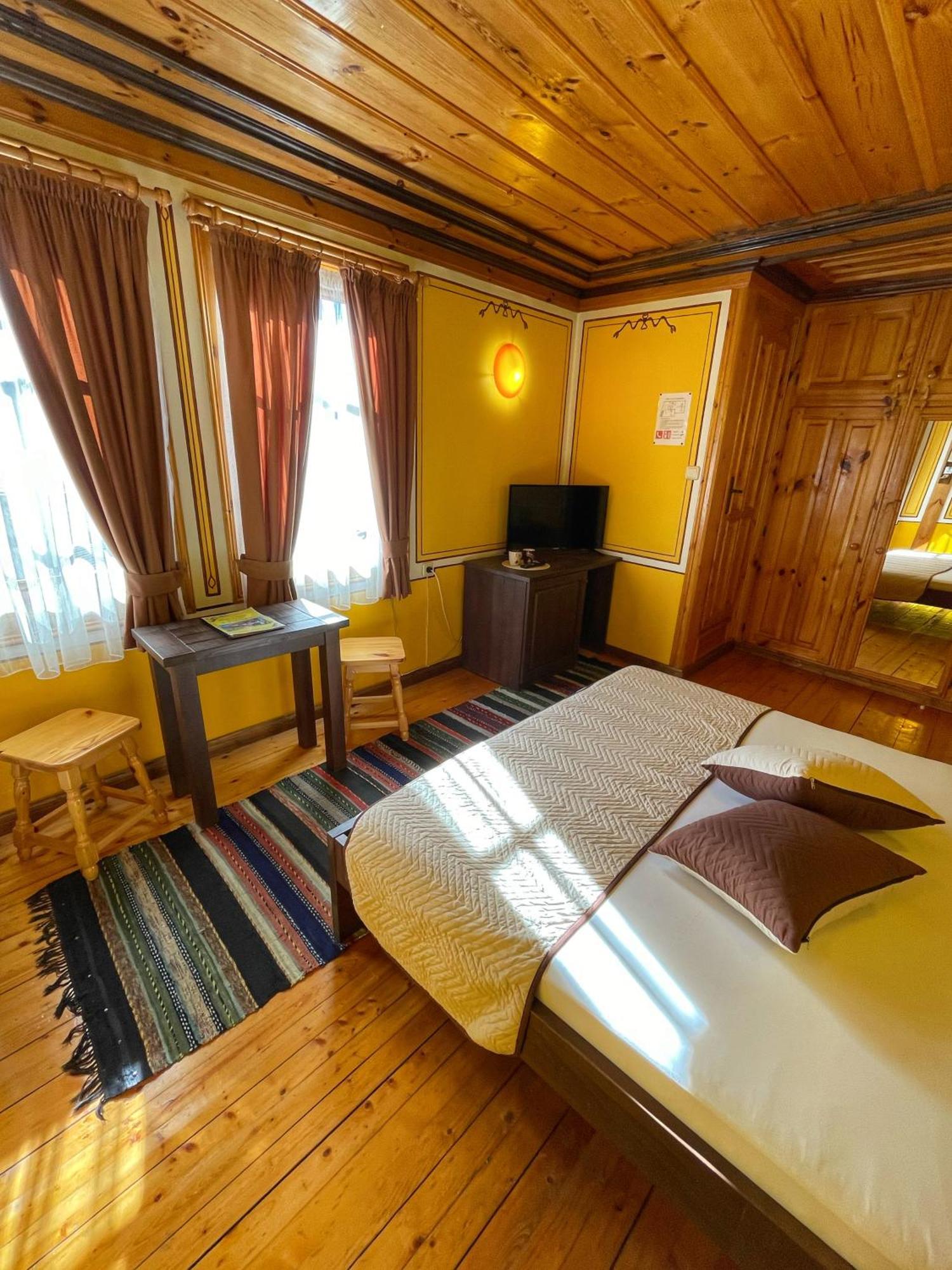 Guest Rooms Colorit Koprivştitsa Dış mekan fotoğraf