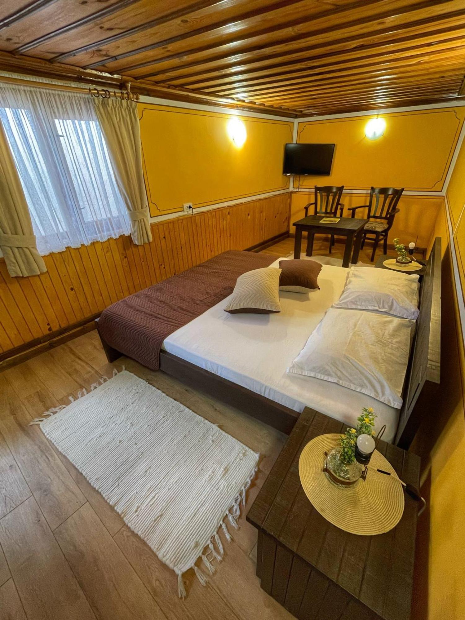 Guest Rooms Colorit Koprivştitsa Dış mekan fotoğraf