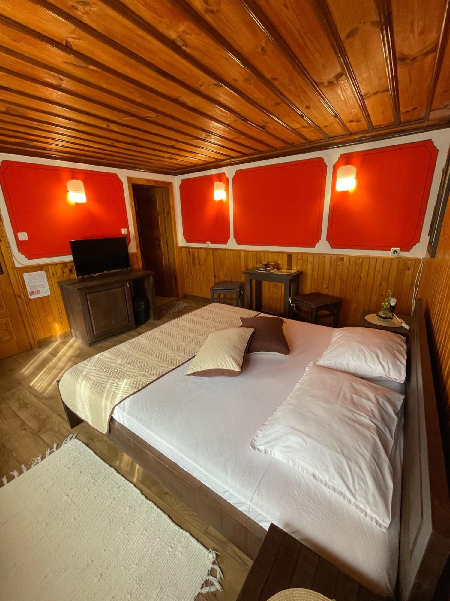 Guest Rooms Colorit Koprivştitsa Dış mekan fotoğraf