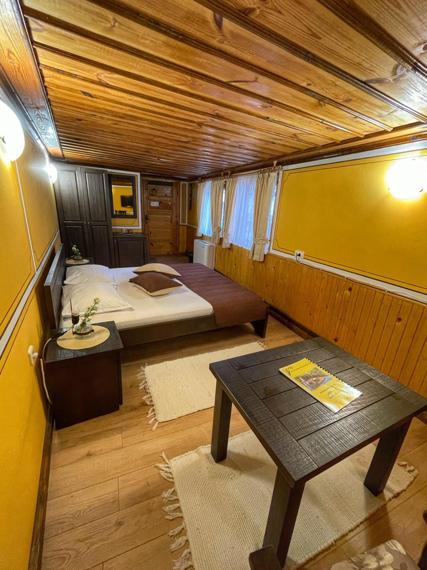 Guest Rooms Colorit Koprivştitsa Dış mekan fotoğraf